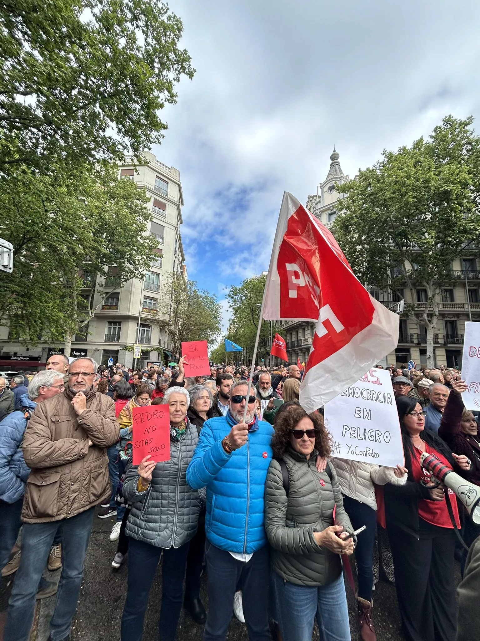 El PSOE del Bierzo viaja a Madrid para apoyar a Pedro Sánchez (1) El PSOE del Bierzo viaja a Madrid para apoyar a Pedro Sánchez (1)