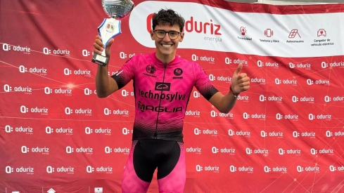 Victoria de Deetray Jarrett para el Technosylva Maglia Bembibre Cycling Team en Reino Unido