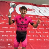 Victoria de Deetray Jarrett para el Technosylva Maglia Bembibre Cycling Team en Reino Unido