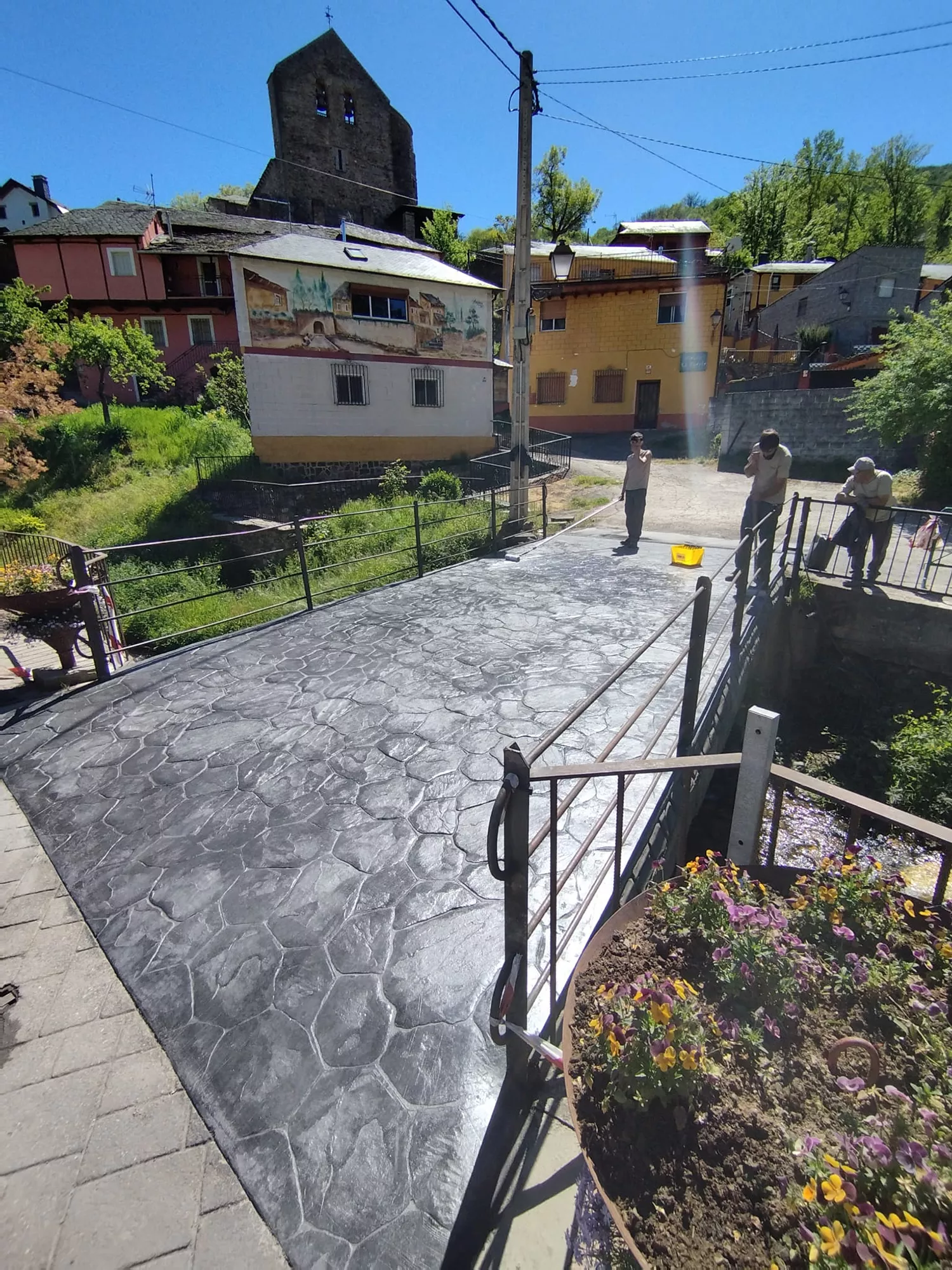 Finalizando reparación Puente Villanueva