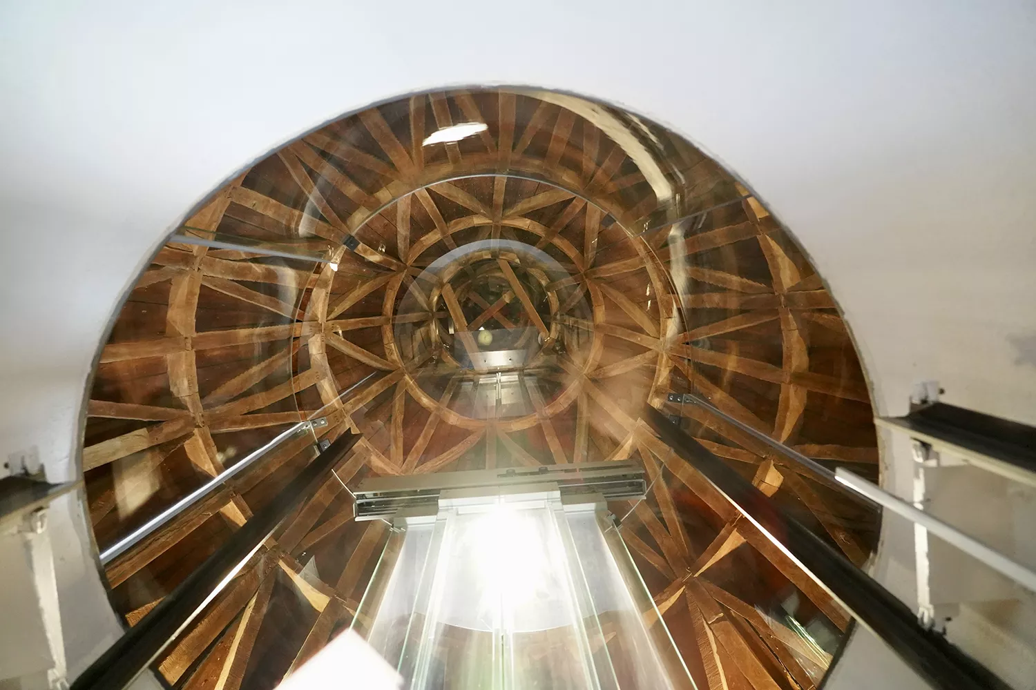 Un ascensor panorámico permitirá acceder al último nivel del Palacio de Gaudí de Astorga a partir del miércoles 3 Un ascensor panorámico permitirá acceder al último nivel del Palacio de Gaudí de Astorga a partir del miércoles 3