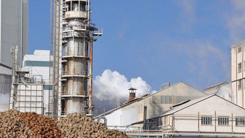 El alcalde de La Bañeza ve como "un auténtico desastre" el anuncio de cierre de la fábrica de Azucarera