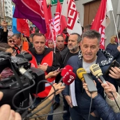 Los representantes sindicales y Alberto Sutil (Tvitec)