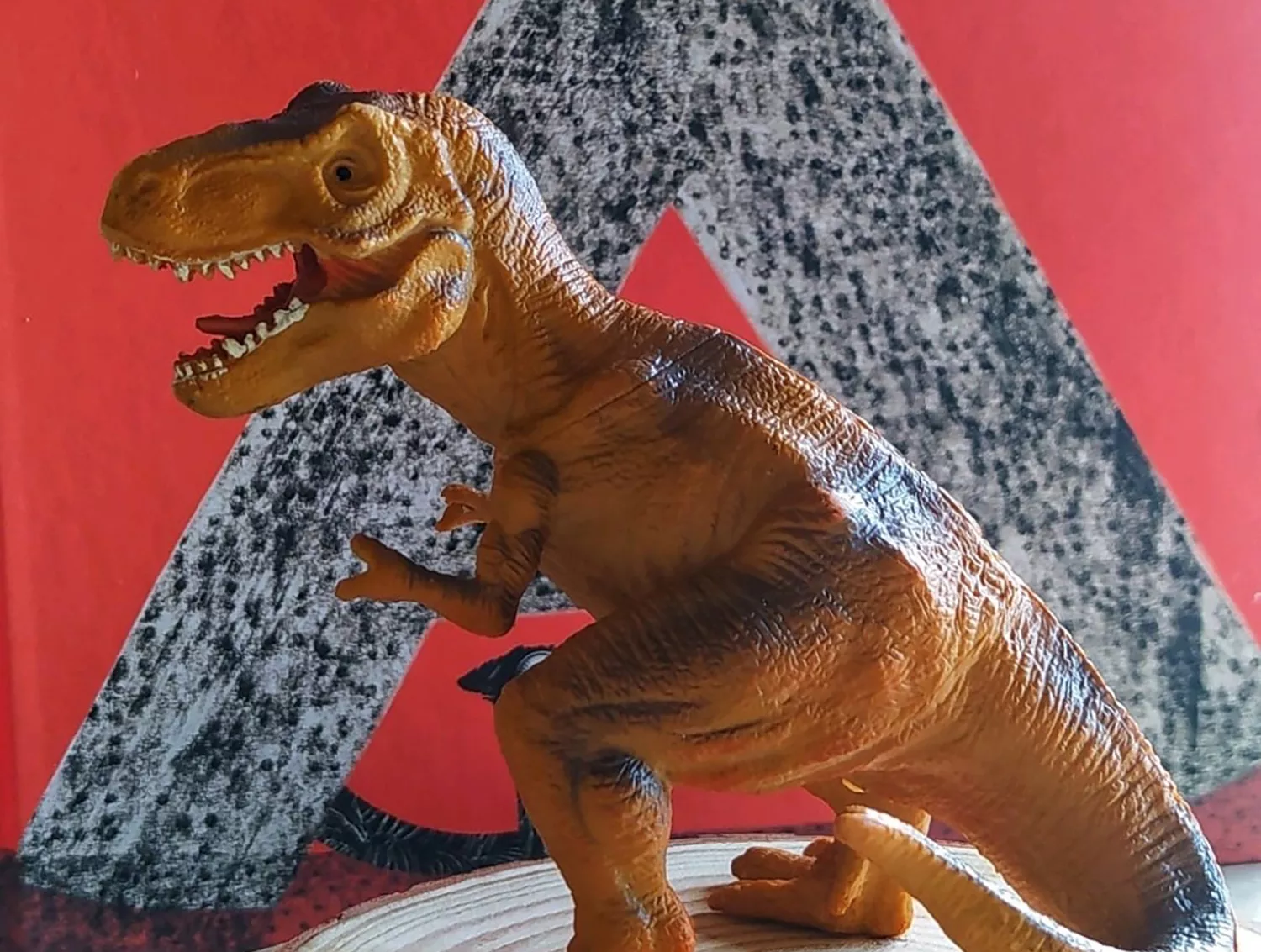El Museo Munic de Carracedelo organiza un taller de creación de dinosaurios este 'finde'