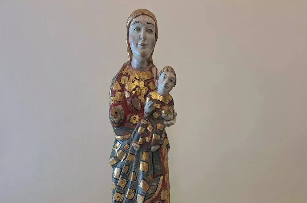 Una Virgen con el Niño de Poibueno.