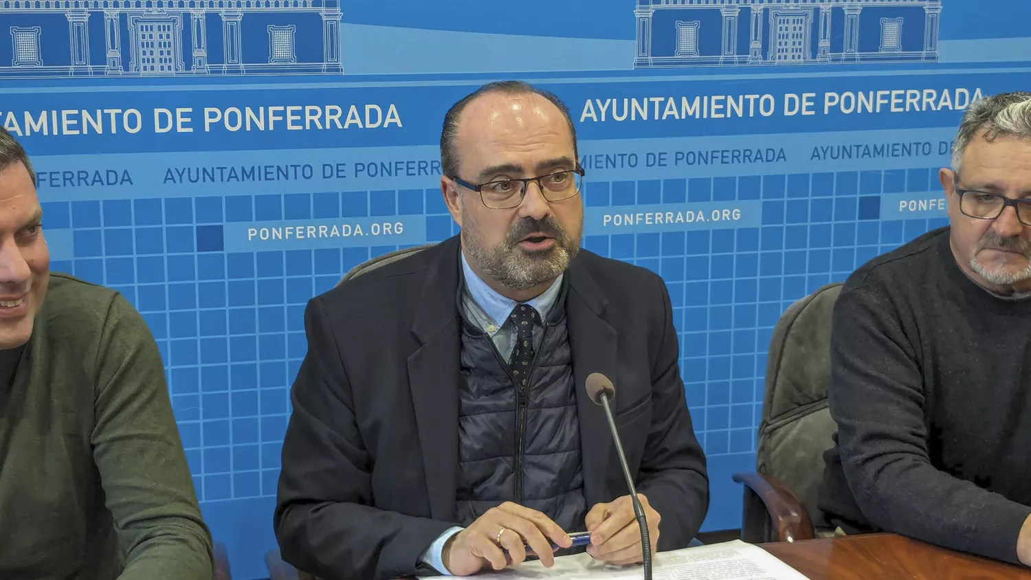El alcalde de Ponferrada, Marco Morala, anuncia la autorización a la DGT a usar, de forma gratuita, un aula y una pista para la realización de los exámenes de conducir