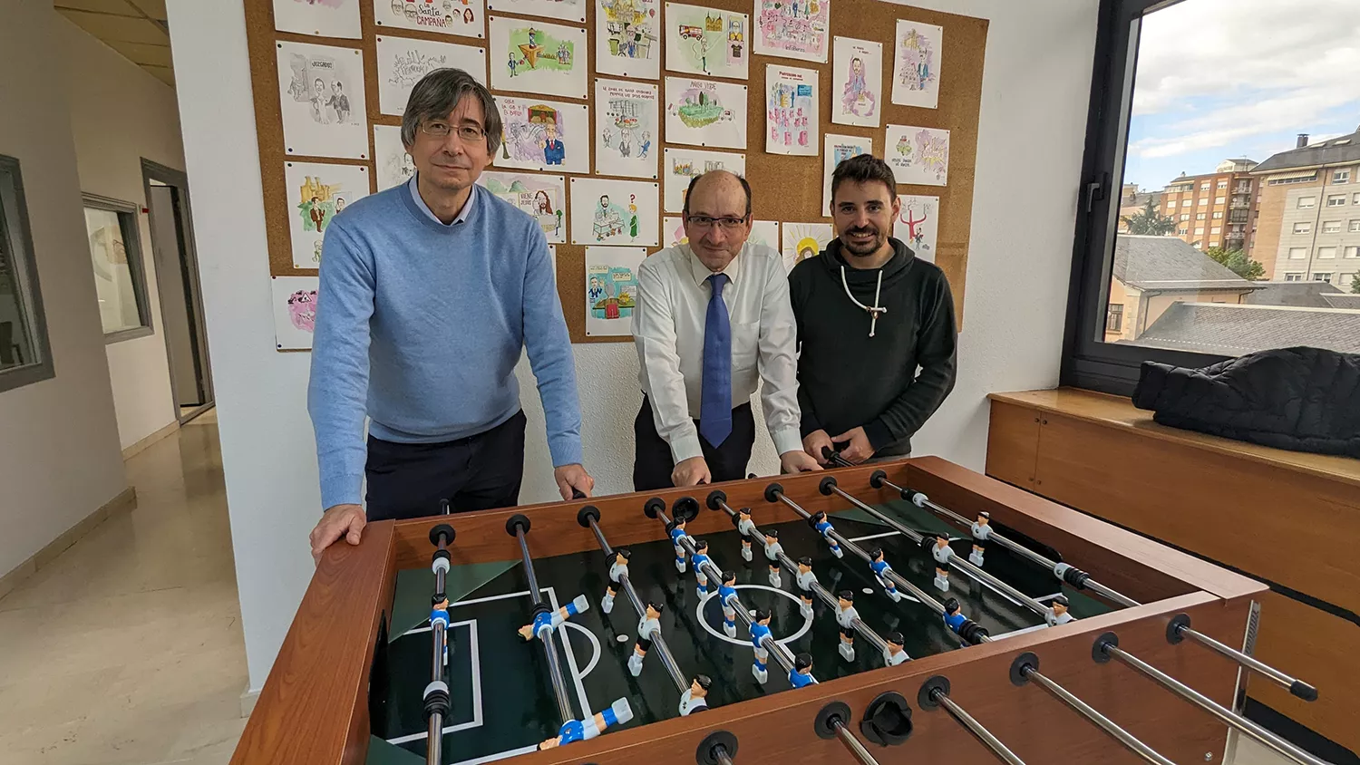 Juan José Fernández con los candidatos a Vicerector del Campus de Ponferrada, Jorge Rizado (izquierda) e Ignacio Díez (derecha)