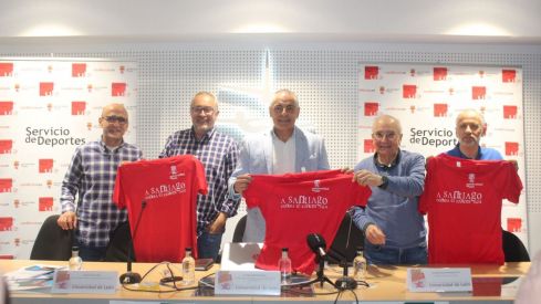 La carrera solidaria 'A Santiago contra el cáncer' recala en Ponferrada con una charla coloquio