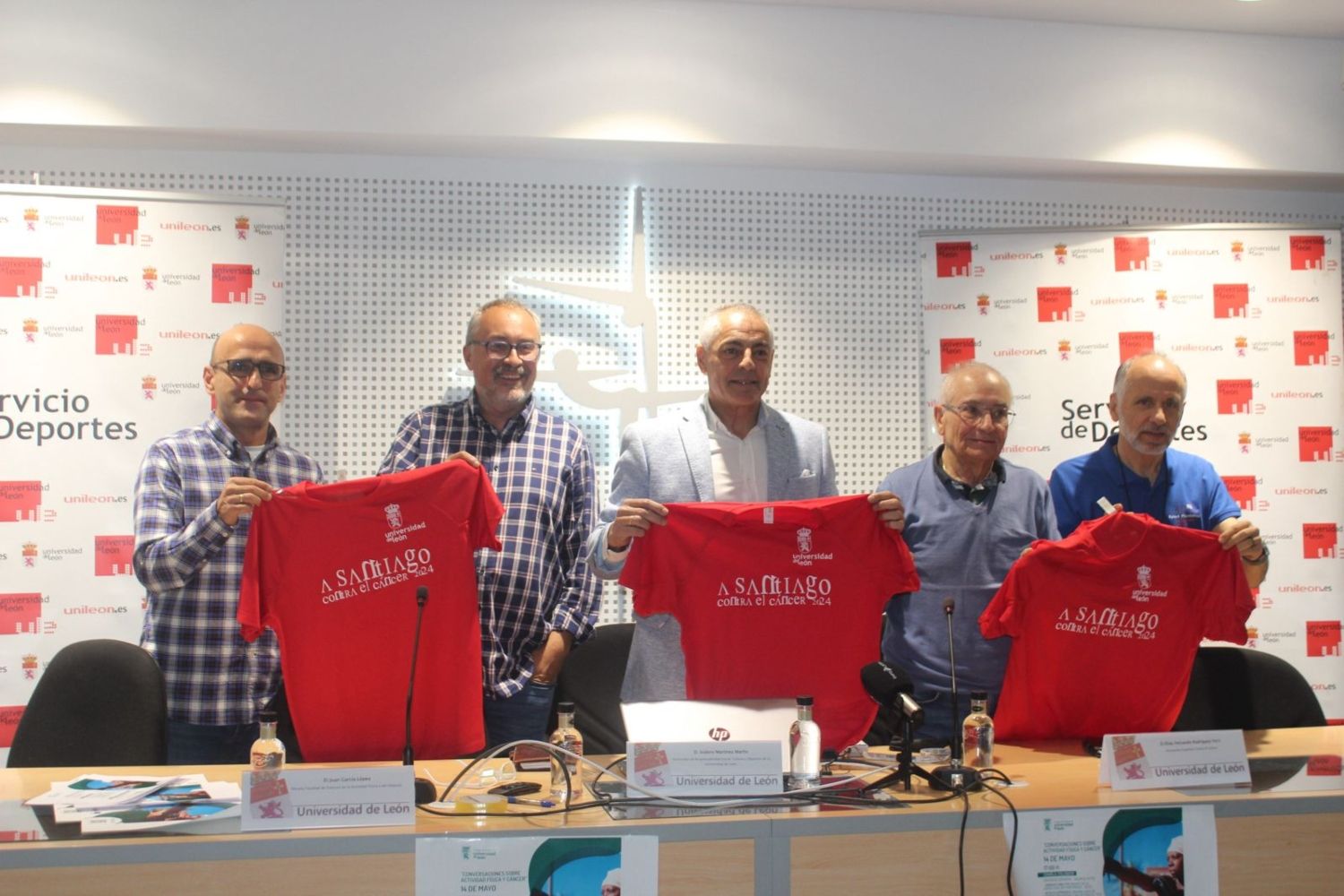 La carrera solidaria 'A Santiago contra el cáncer' recala en Ponferrada con una charla coloquio