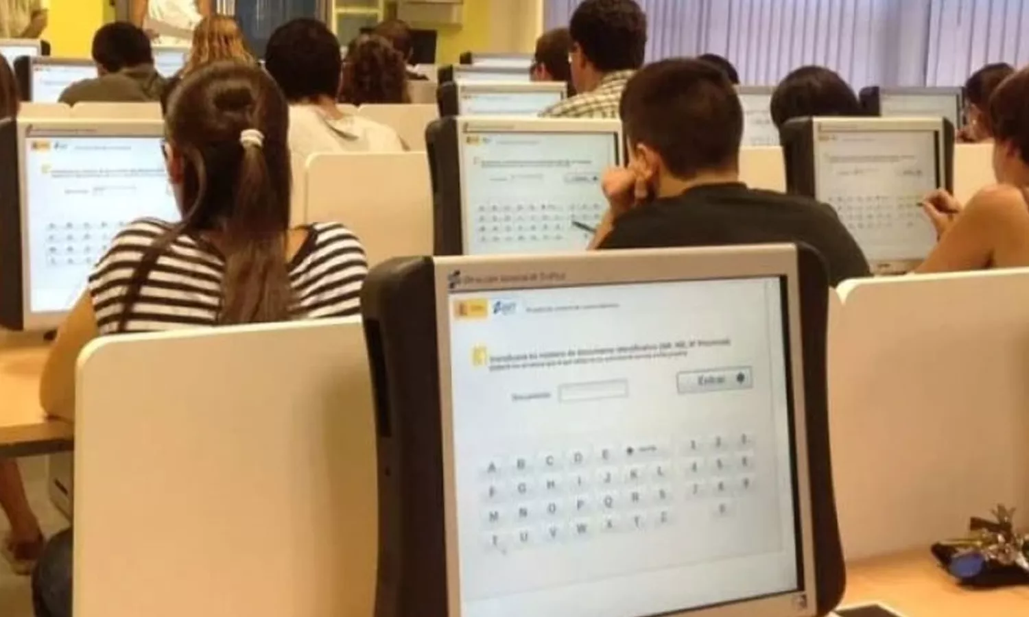 Imagen de un examen de conducir de la Dirección General de Tráfico (DGT)