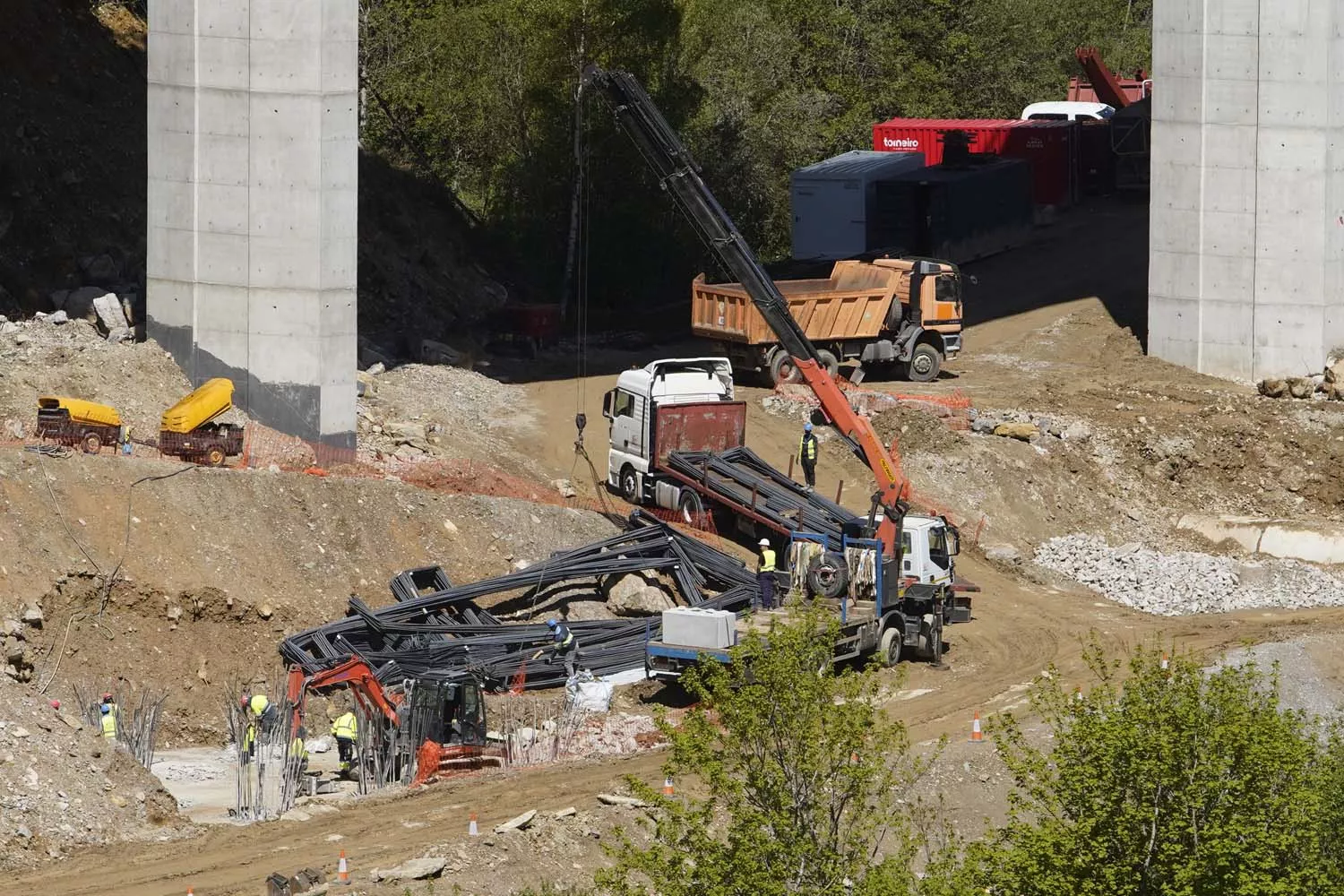 Obras de reconstrucción del viaducto O Castro, de la autovía A 6 en sentido A Coruña