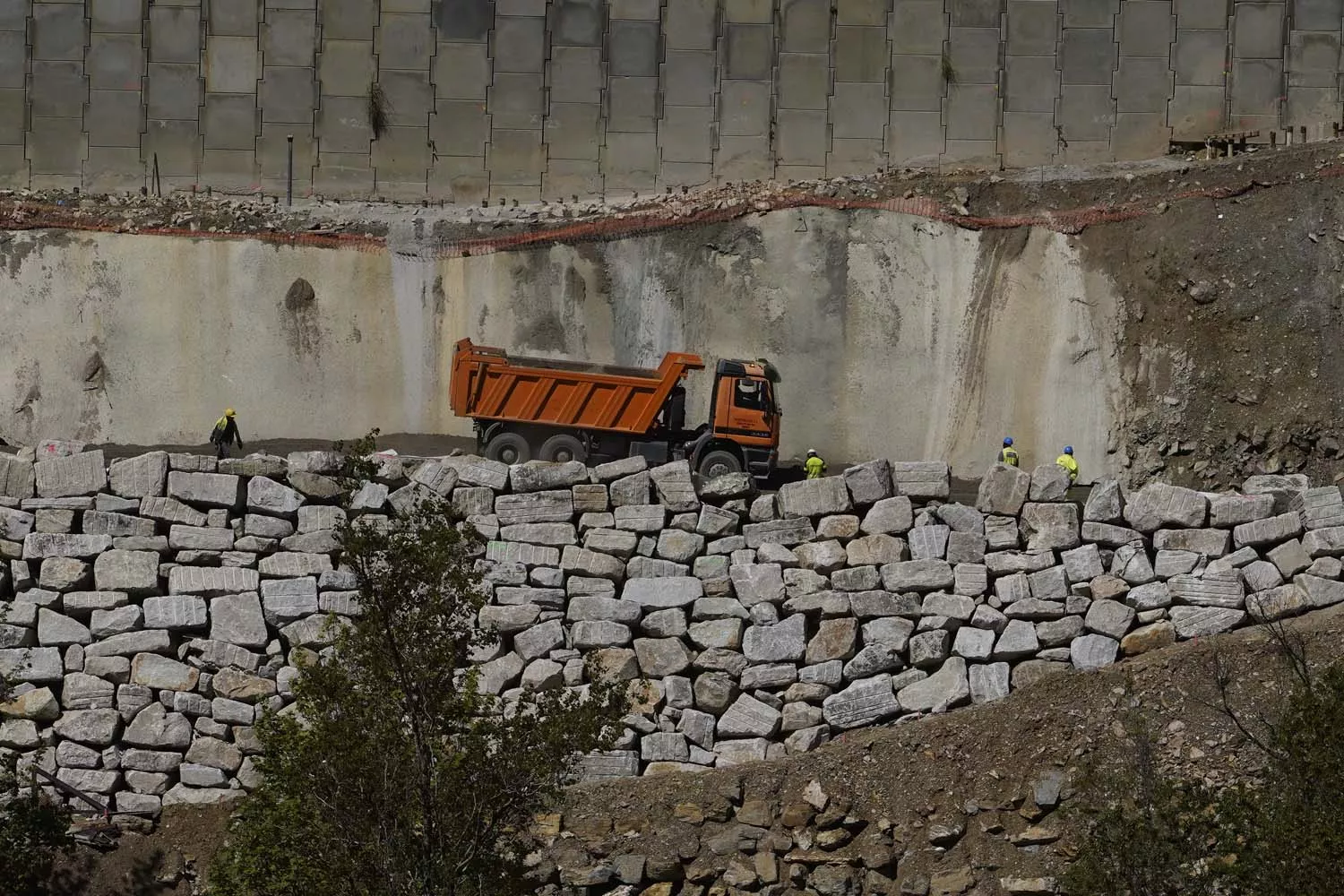 Obras de reconstrucción del viaducto O Castro, de la autovía A 6 en sentido A Coruña 