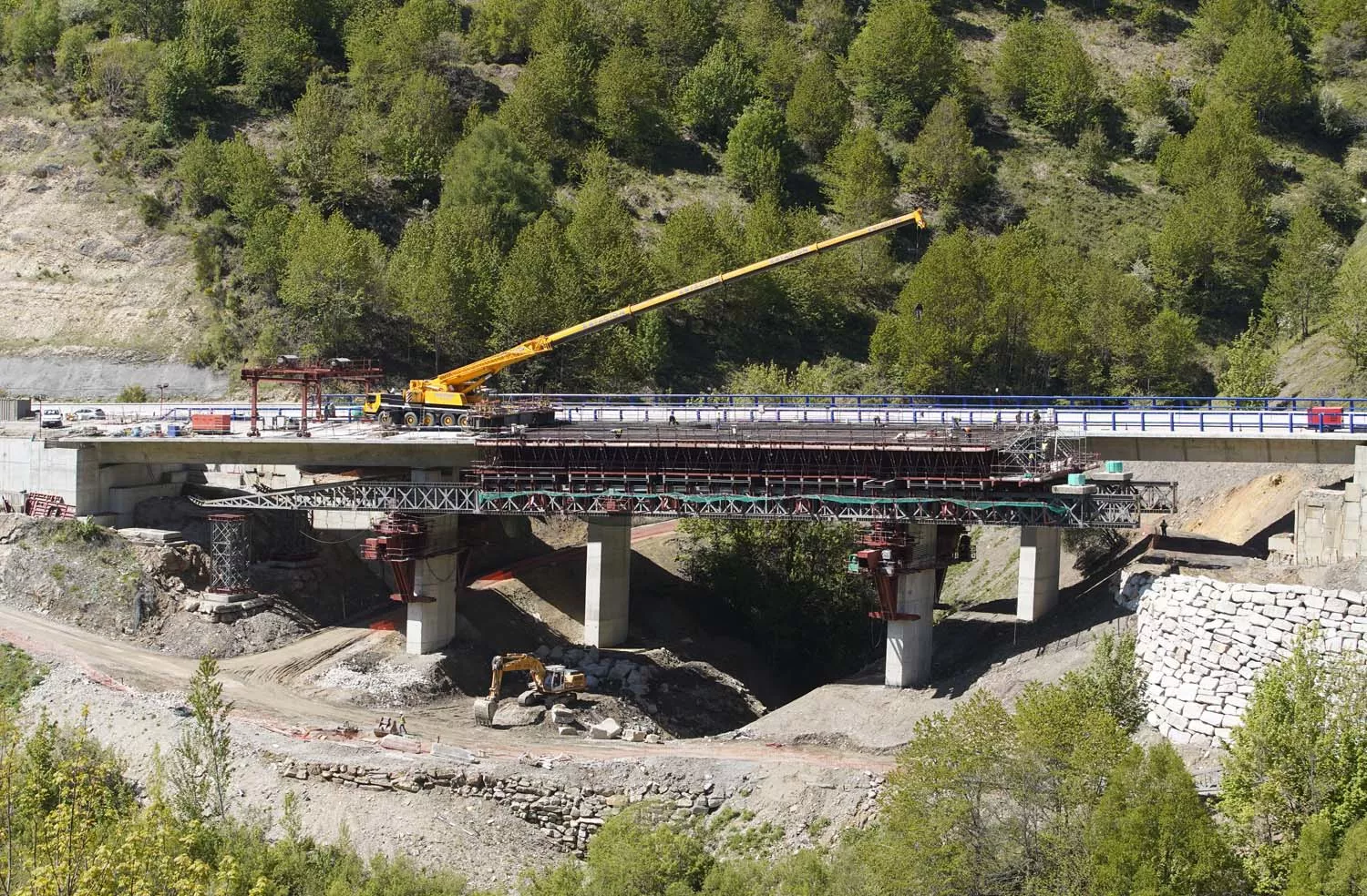 Obras de reconstrucción del viaducto O Castro, de la autovía A 6 en sentido A Coruña 