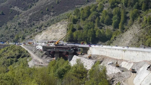 Obras de reconstrucción del viaducto O Castro, de la autovía A 6 en sentido A Coruña 