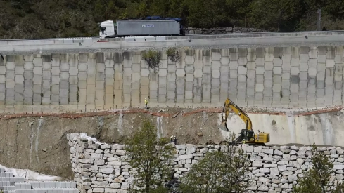 Obras de reconstrucción del viaducto O Castro, de la autovía A 6 en sentido A Coruña 