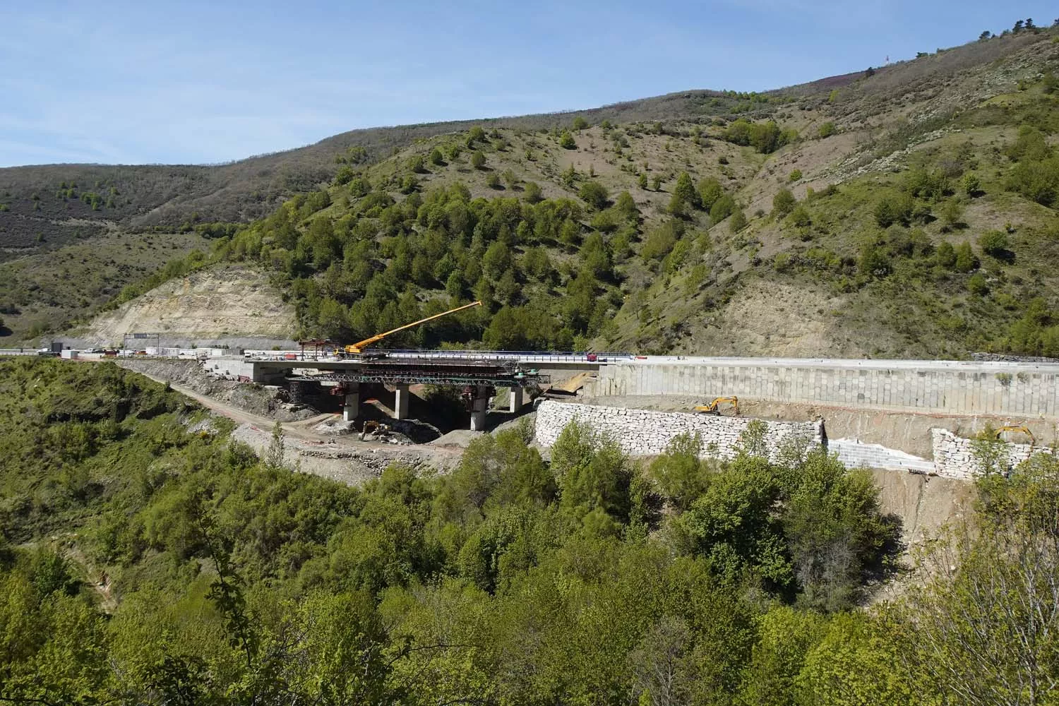 Obras de reconstrucción del viaducto O Castro, de la autovía A 6 en sentido A Coruña 