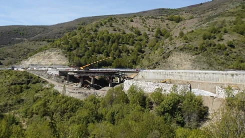Obras de reconstrucción del viaducto O Castro, de la autovía A 6 en sentido A Coruña 