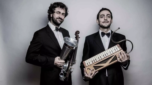 El Teatro Bergidum de Ponferrada, escenario de la música tradicional de la Orquesta Sinfónica Cristóbal Halffter y del dúo 'Fetén Fetén'