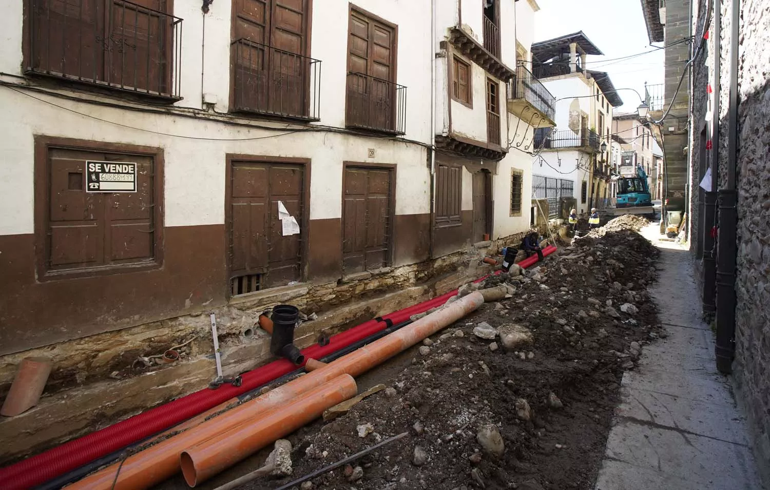 Obras en la calle del Agua de Villafranca del Bierzo 