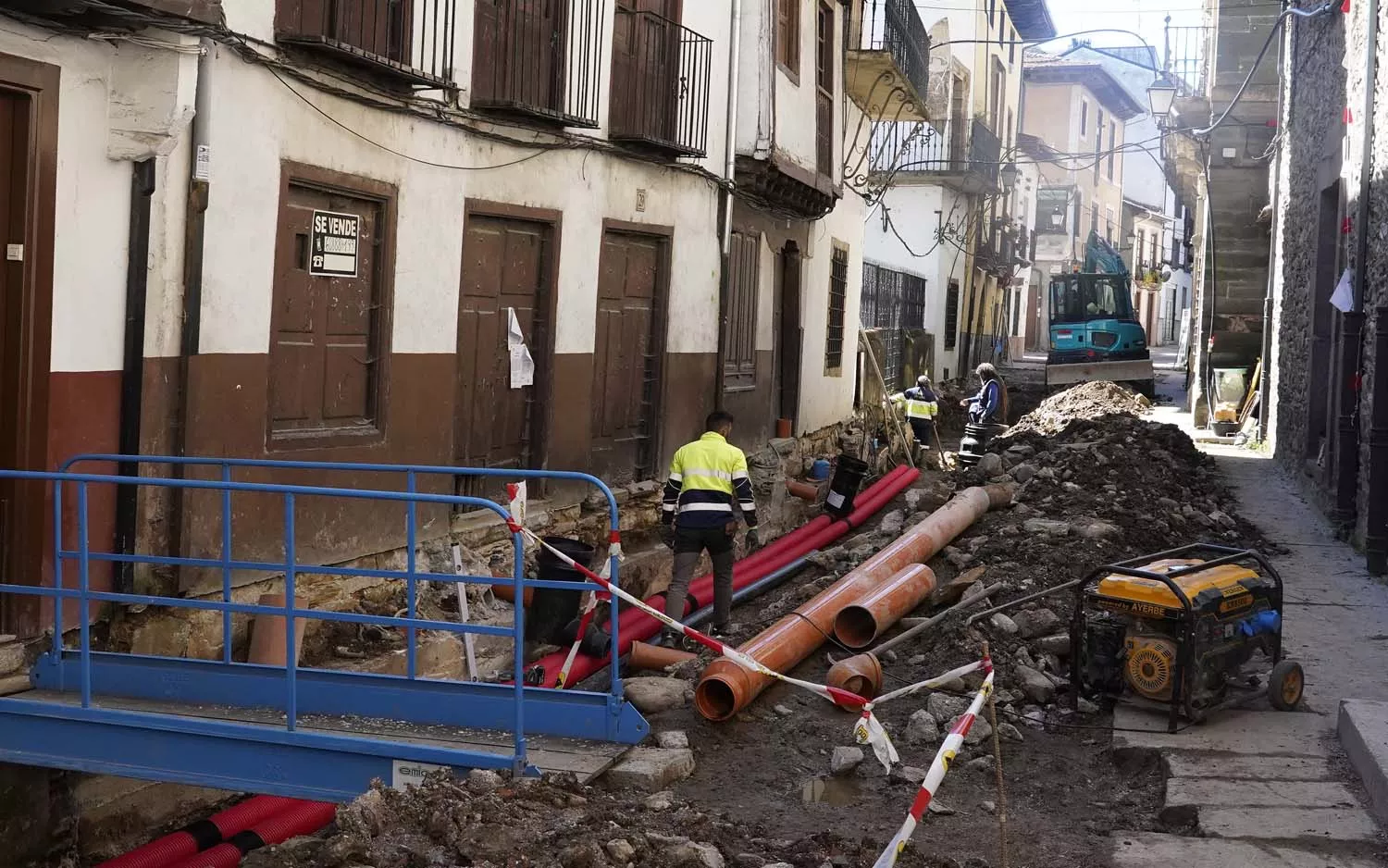 Obras en la calle del Agua de Villafranca del Bierzo 