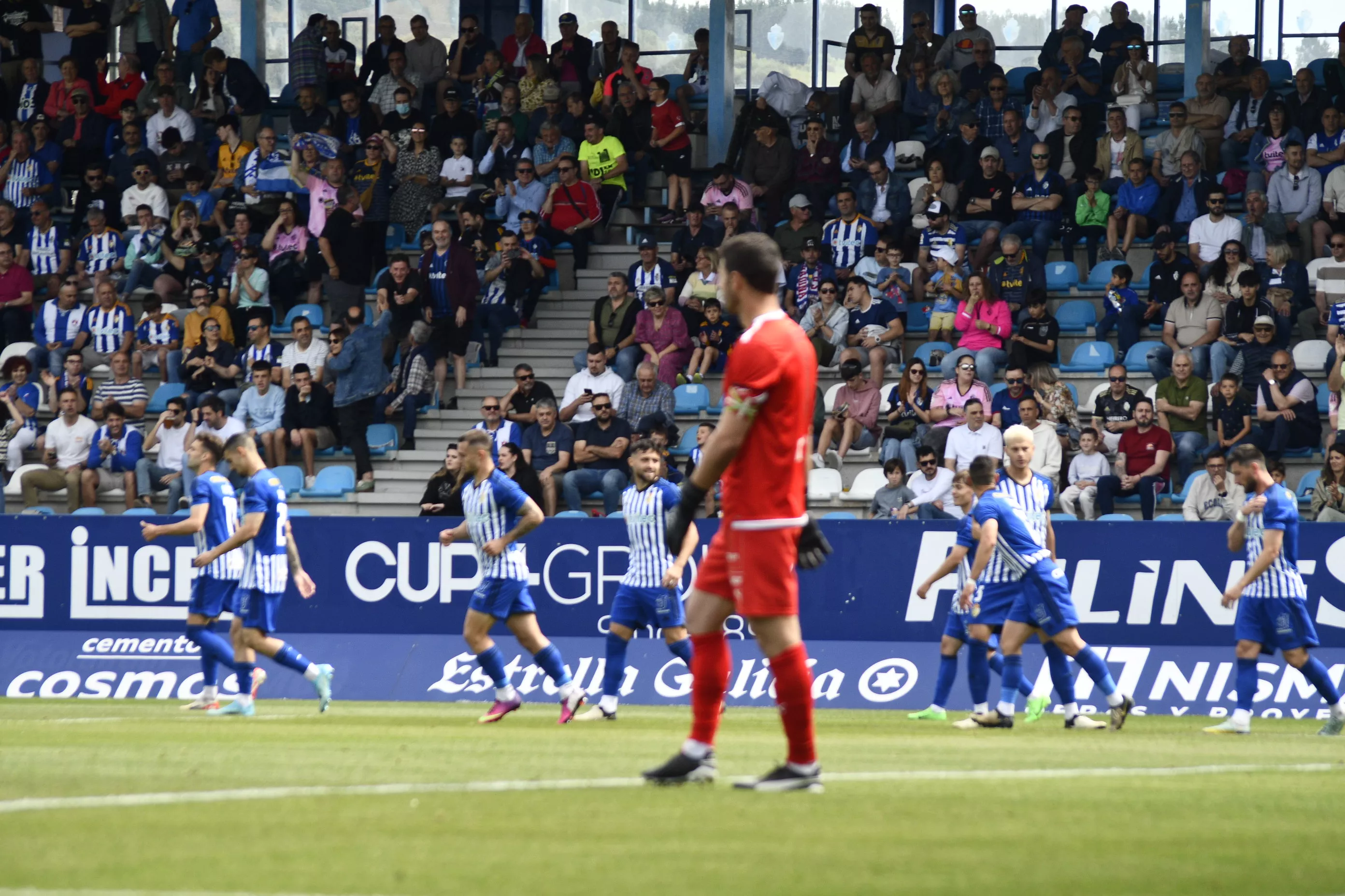 Celebración del primer gol de la Ponferradina Celebración del primer gol de la Ponferradina
