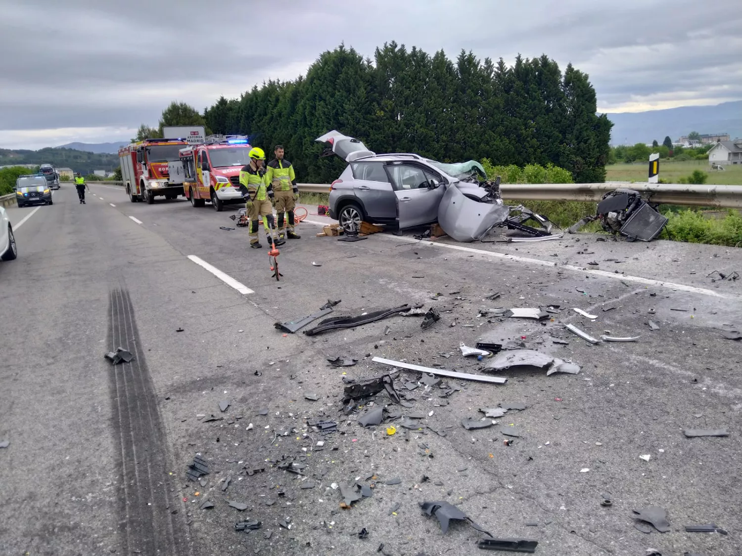Cortado el tráfico en la N VI entre Columbrianos y Fuentesnuevas por un accidente frontal entre un turismo y un camión