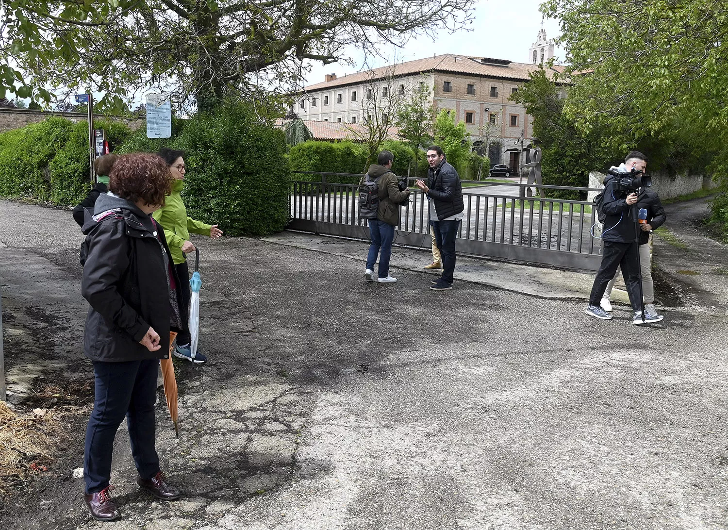 El monasterio de Santa Clara permanece cerrado a las visitas tras el anuncio de la comunidad de clarisas de situarse bajo la tutela del excomulgado Pablo de Rojas 1 El monasterio de Santa Clara permanece cerrado a las visitas tras el anuncio de la comunidad de clarisas de situarse bajo la tutela del excomulgado Pablo de Rojas 1