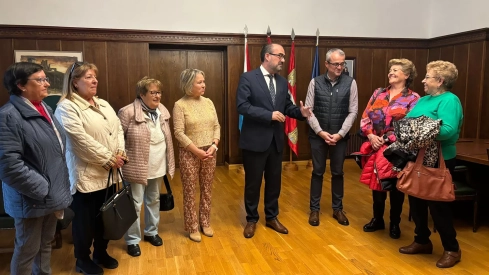 Imagen de la reunión de este miércoles de la nueva asociación de vecinos de Fuentesnuevas con el alcalde de Ponferrada, Marco Morala