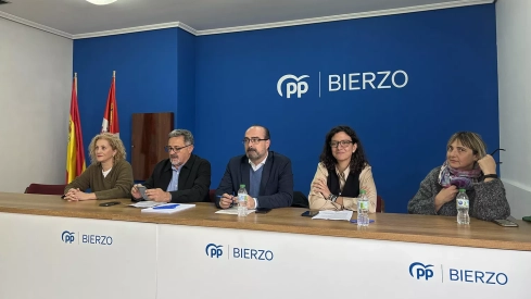 El PP de Ponferrada presenta nuevos cargos orgánicos y apoya la candidatura de Lidia Coca al Parlamento Europeo