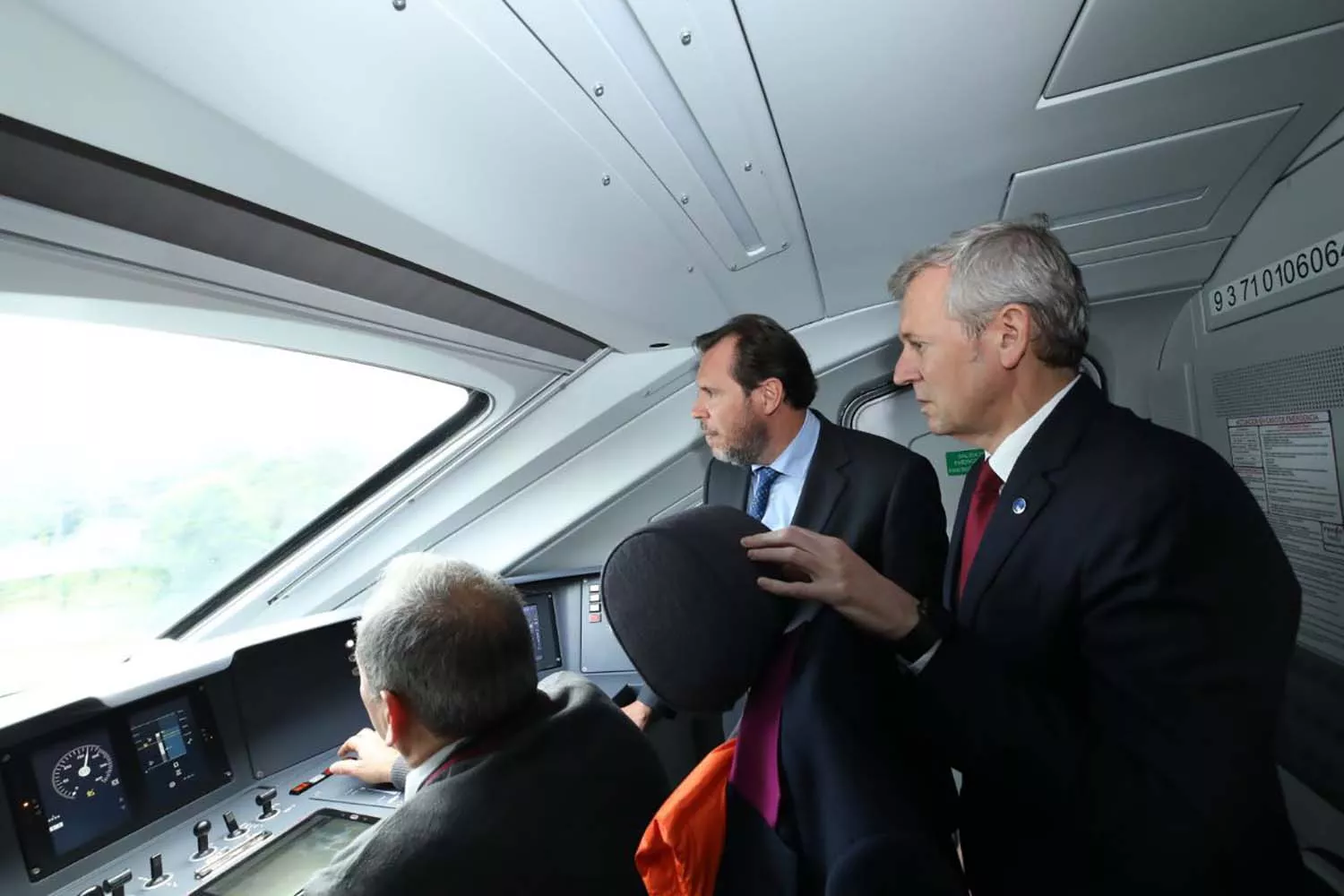 Óscar Puente ha viajado este jueves entre Madrid y A Coruña en uno de los nuevos trenes de alta velocidad S106 de Renfe