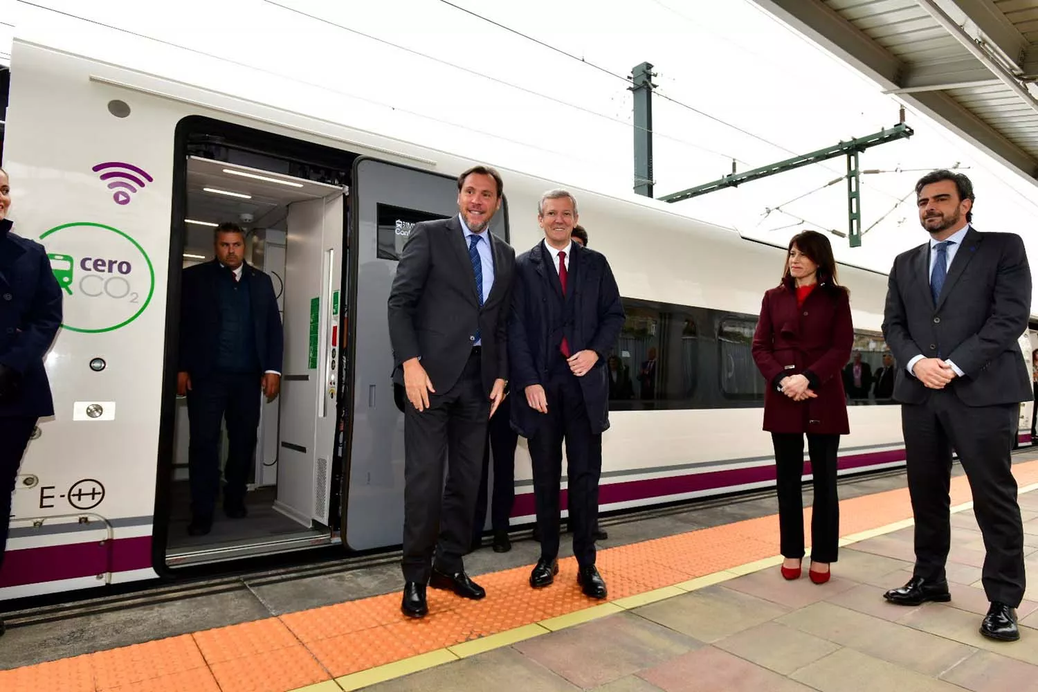 Óscar Puente ha viajado este jueves entre Madrid y A Coruña en uno de los nuevos trenes de alta velocidad S106 de Renfe 4