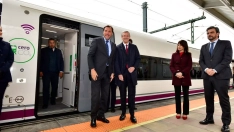 Óscar Puente ha viajado este jueves entre Madrid y A Coruña en uno de los nuevos trenes de alta velocidad S106 de Renfe 4 Óscar Puente ha viajado este jueves entre Madrid y A Coruña en uno de los nuevos trenes de alta velocidad S106 de Renfe 4