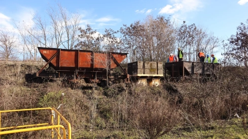 Cultural Ferroviaria Berciana restaurará dos vagones tolva originales del Ponfeblino tras su conservación