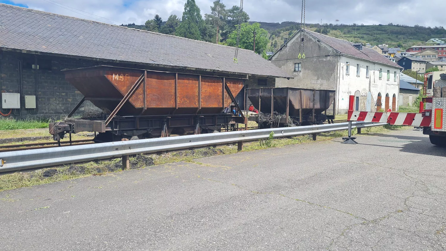 Dos vagones tolva originales del Ponfeblino 1 Dos vagones tolva originales del Ponfeblino 1