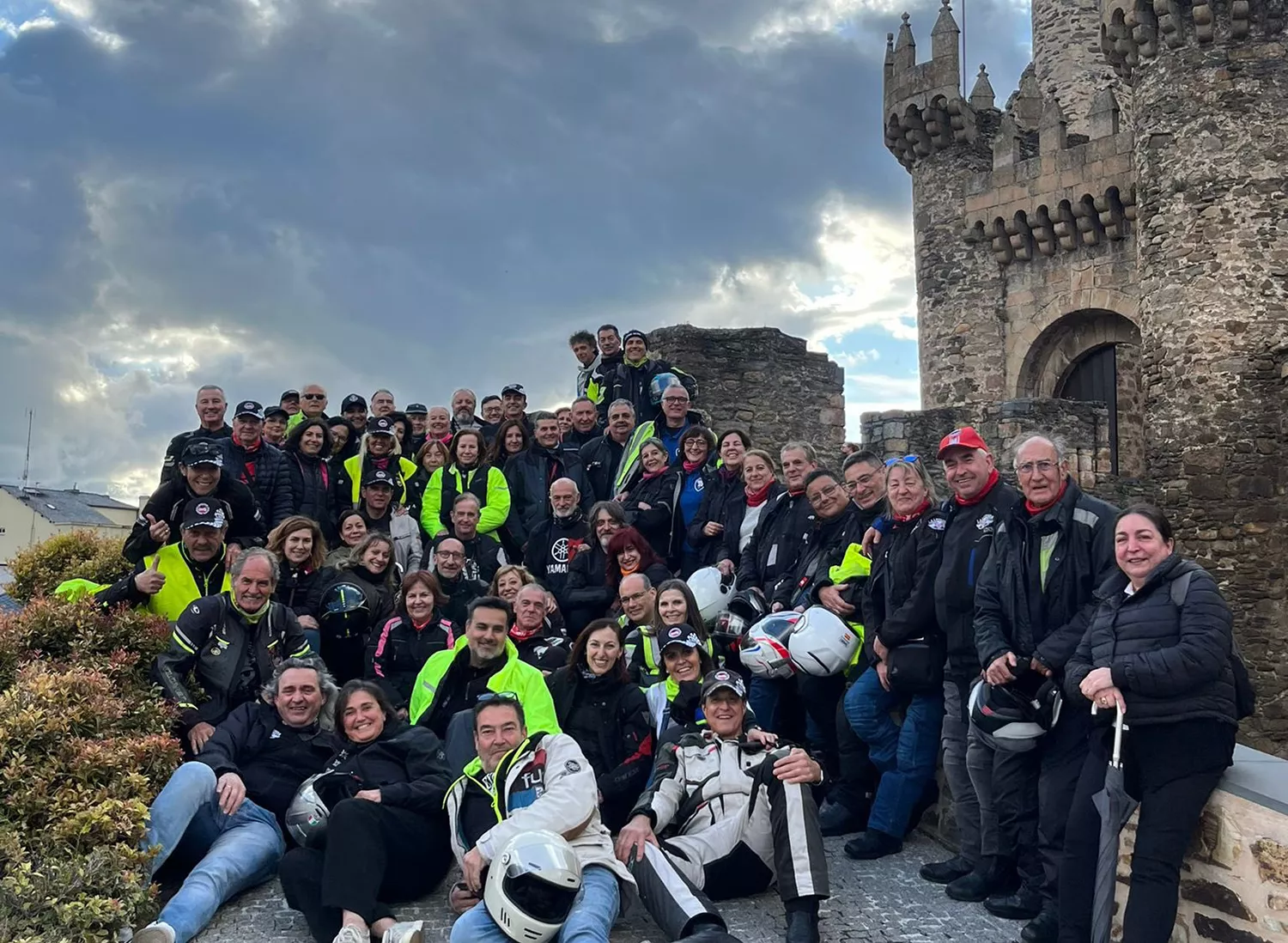 El club motero 'La Leyenda Continúa' hace 'rugir' El Bierzo con su Vuelta a la Comarca