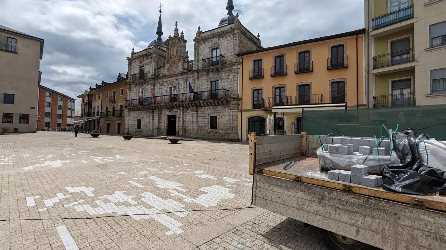 Sustitución adoquines en la Plaza del Ayuntamiento de Ponferrada 