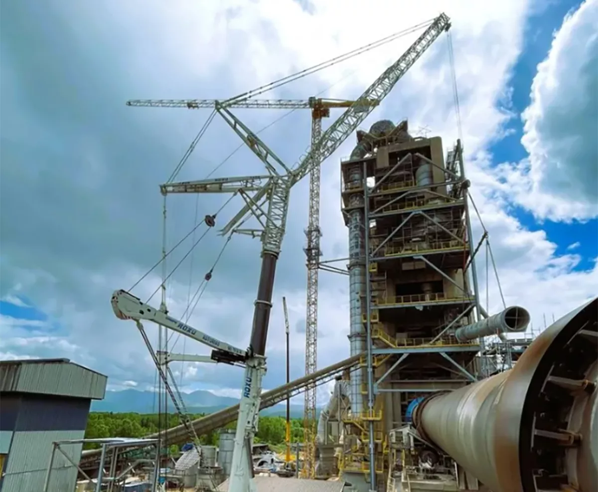 La mayor grúa autopropulsada del mundo en Cementos Cosmos para sus obras de intercambiador La mayor grúa autopropulsada del mundo en Cementos Cosmos para sus obras de intercambiador