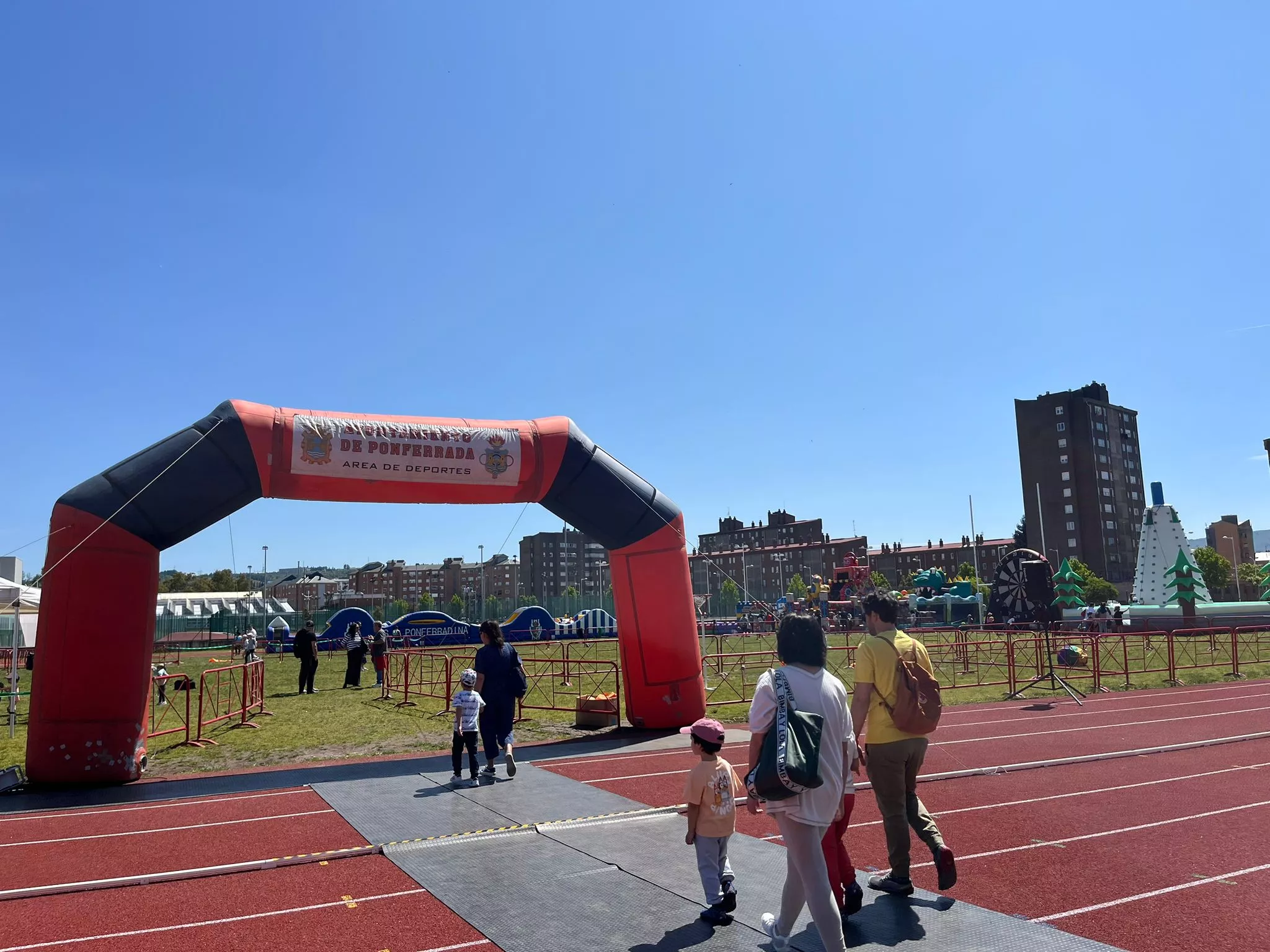 Ponferrada celebra este sábado en el Colomán Trabado la fiesta de clausura del deporte escolar CIDE (4) Ponferrada celebra este sábado en el Colomán Trabado la fiesta de clausura del deporte escolar CIDE (4)