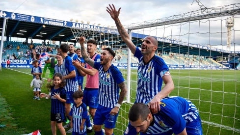 Así celebraron afición y jugadores de la Ponferradina la plaza en play off (34)