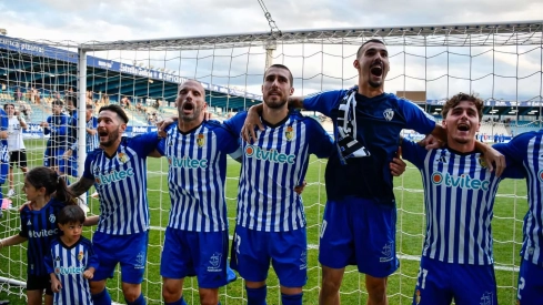 Así celebraron afición y jugadores de la Ponferradina la plaza en play off (30)