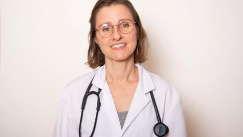 DRA. JULIA MARTIN CARDIOLOGA (Valoración cardiológica precoz después de ingreso hospitalario)