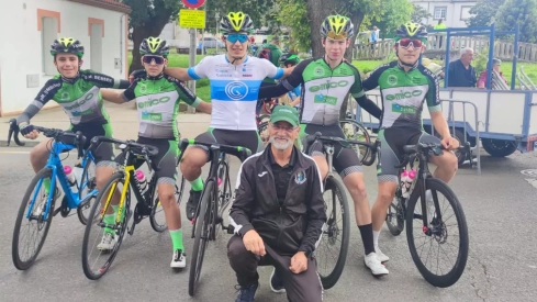 El Emico&Erbi Bembibre logra la victoria por equipos en el trofeo “Concello de Carballo”.