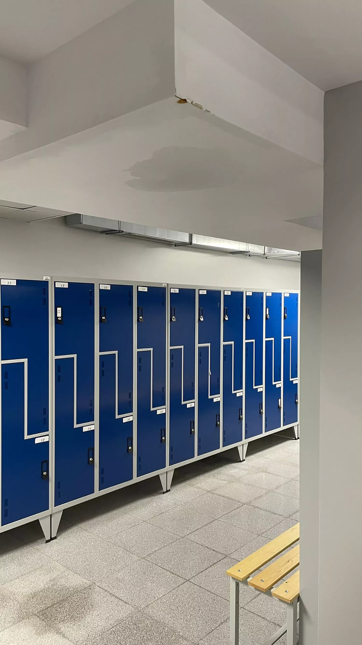 Imagen de los nuevos vestuarios femeninos del Hospital del Bierzo Imagen de los nuevos vestuarios femeninos del Hospital del Bierzo