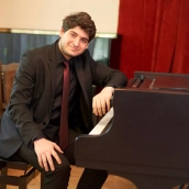 El pianista búlgaro Roberto Rúmenov cierra la temporada de Juventudes Musicales del conservatorio Cristóbal Halffter de Ponferrada