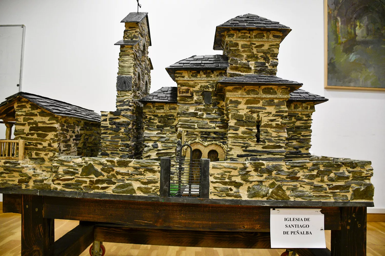 El Bierzo 'se convierte' en piedra con la exposición de maquetas de Carracedelo El Bierzo 'se convierte' en piedra con la exposición de maquetas de Carracedelo