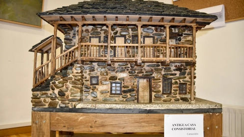 El Bierzo 'se convierte' en piedra con la exposición de maquetas de Carracedelo El Bierzo 'se convierte' en piedra con la exposición de maquetas de Carracedelo
