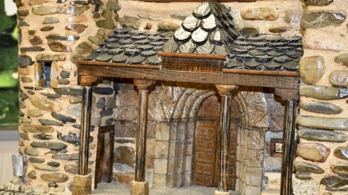 El Bierzo 'se convierte' en piedra con la exposición de maquetas de Carracedelo El Bierzo 'se convierte' en piedra con la exposición de maquetas de Carracedelo