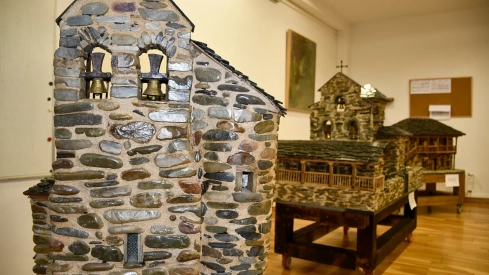 El Bierzo 'se convierte' en piedra con la exposición de maquetas de Carracedelo El Bierzo 'se convierte' en piedra con la exposición de maquetas de Carracedelo