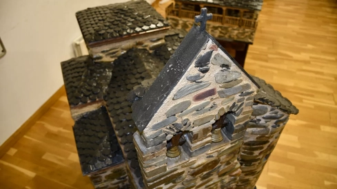 El Bierzo 'se convierte' en piedra con la exposición de maquetas de Carracedelo El Bierzo 'se convierte' en piedra con la exposición de maquetas de Carracedelo