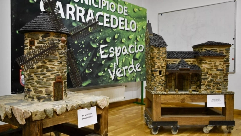 El Bierzo 'se convierte' en piedra con la exposición de maquetas de Carracedelo El Bierzo 'se convierte' en piedra con la exposición de maquetas de Carracedelo